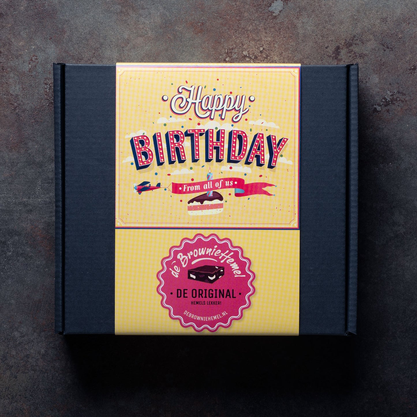 De 'Happy Birthday' Verjaardag giftbox van De Browniehemel. 4 Brownies om cadeau te geven.