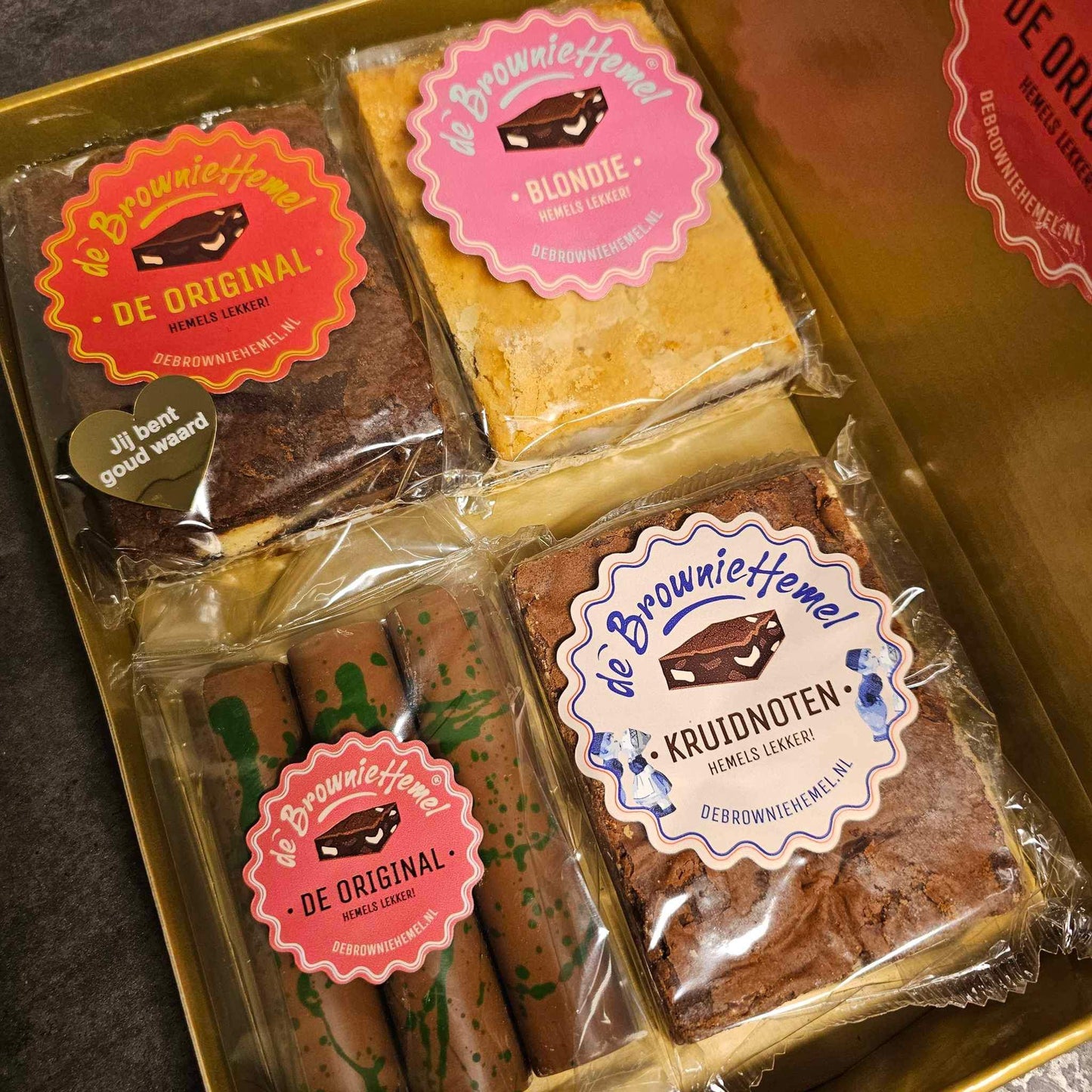Gouden Brievenbus Giftbox 3 smaken in één doosje met 3 Brownie-Aardbeireepjes