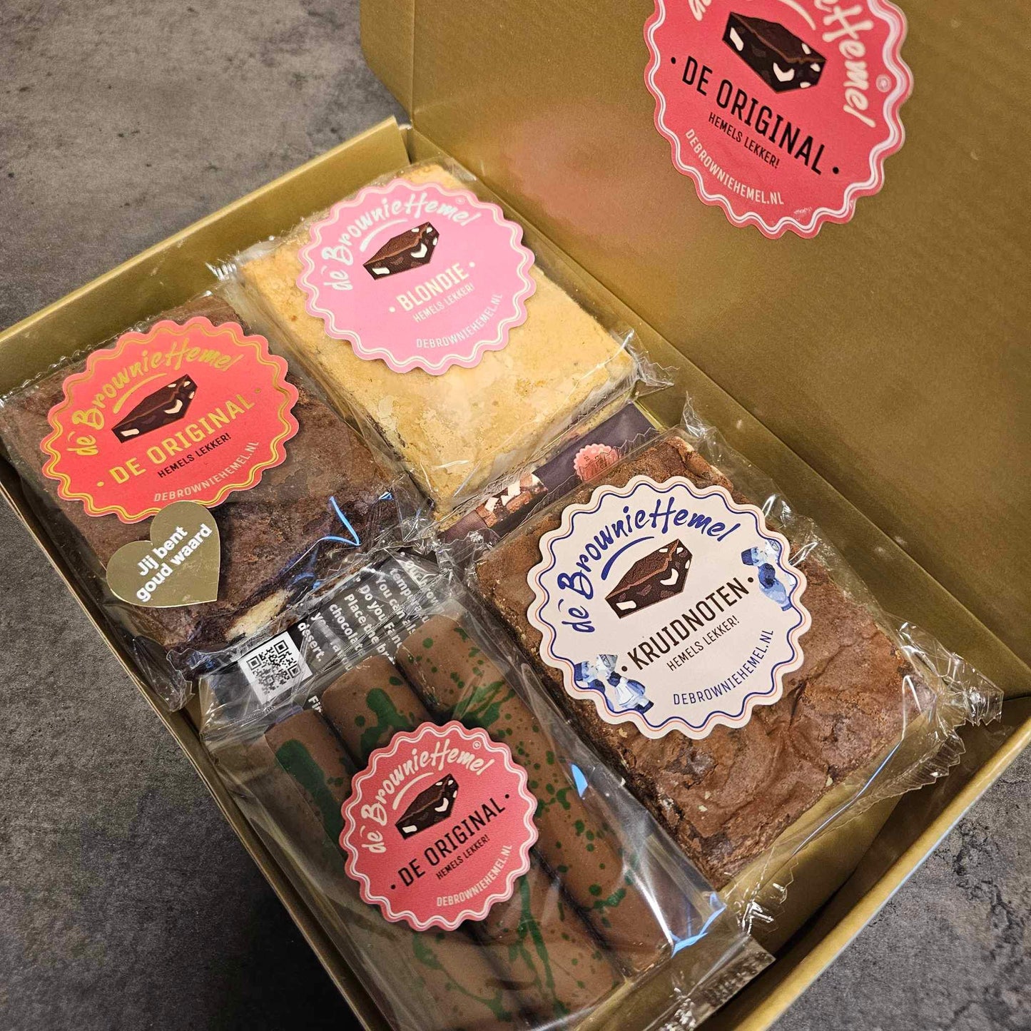 Gouden Brievenbus Giftbox 3 smaken in één doosje met 3 Brownie-Aardbeireepjes