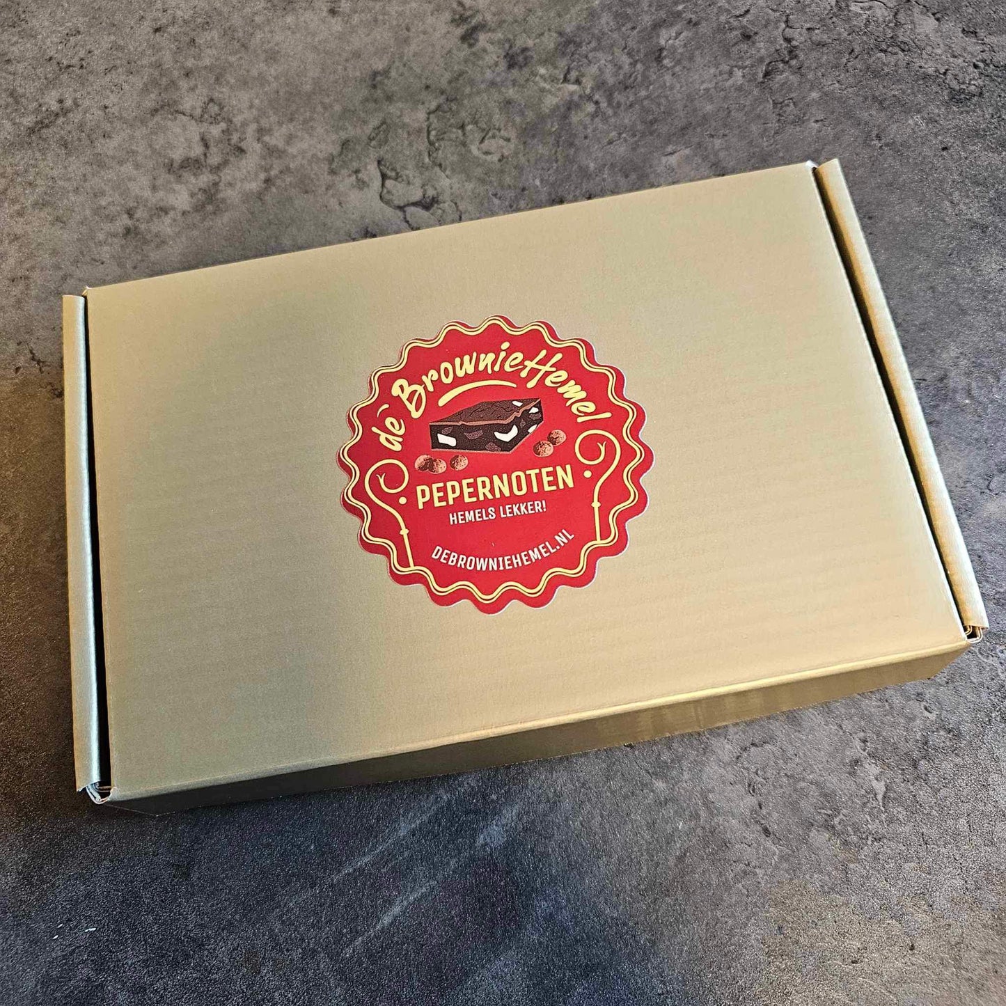 Gouden Brievenbus Giftbox 3 smaken in één doosje met 3 Brownie-Aardbeireepjes
