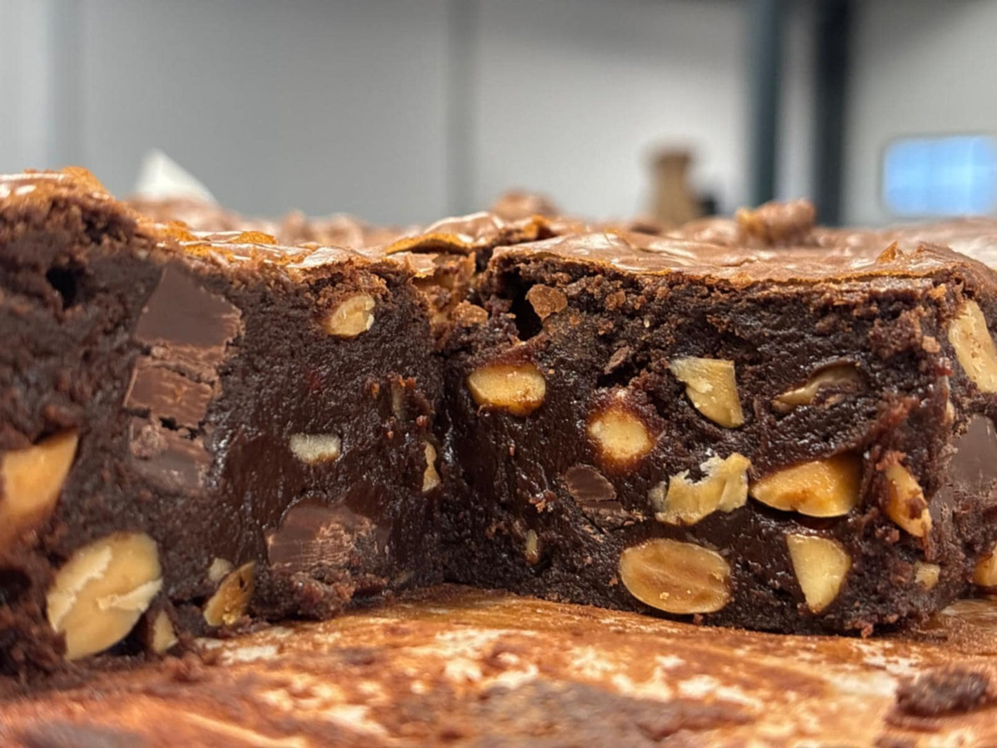 De Dark Salt Almond Brownie