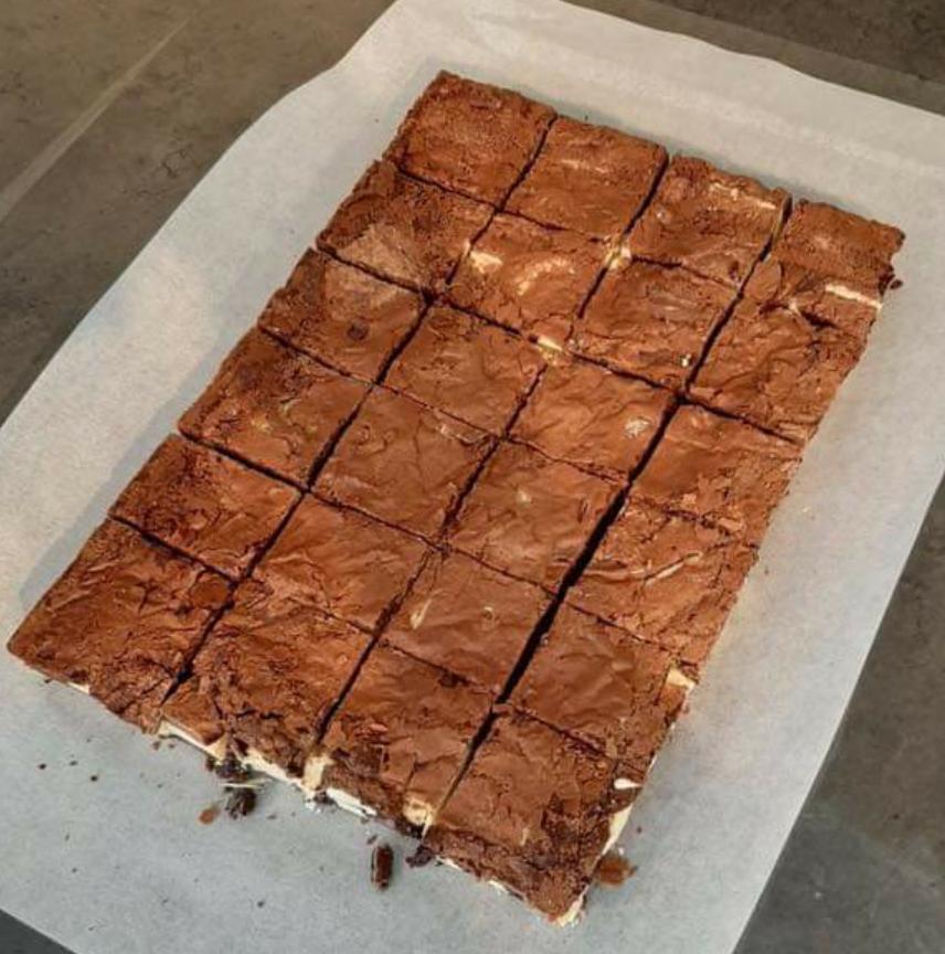 Een plaat met Hemelse Brownies van De Browniehemel